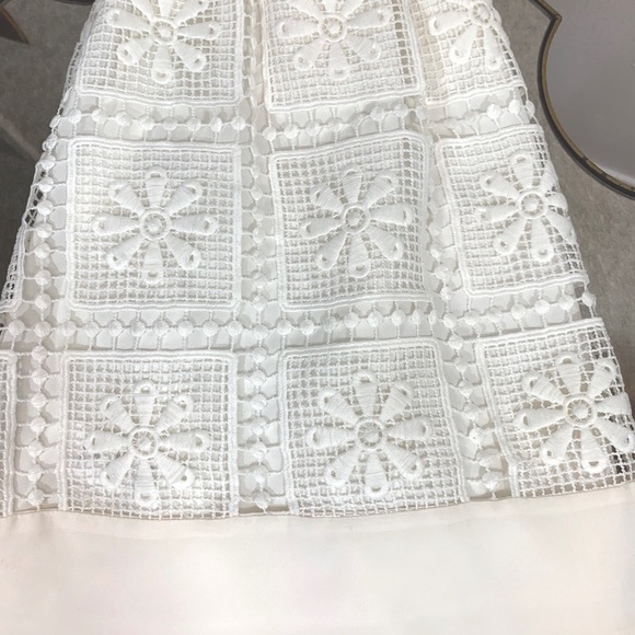 ELIZABETH AND JAMES SILK AND LACE SKIRT. Size 0. - Picture 6 of 11